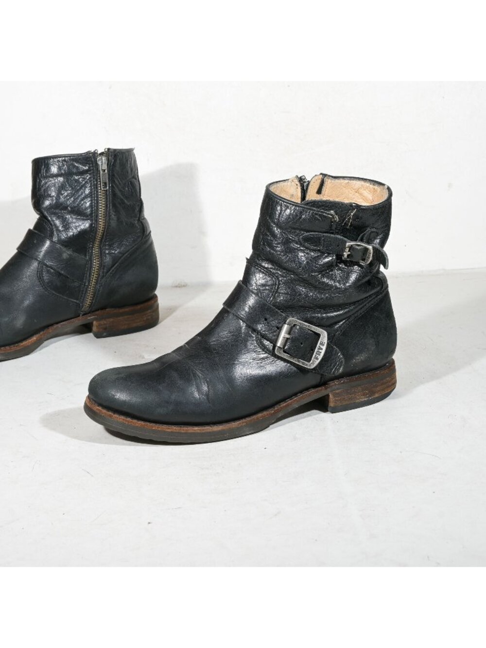 Frye Vicky Engineer Moto Ankle Boots Black Leather Double Buckle Inside Zip 8